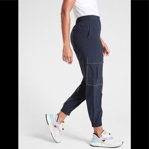 ATHLETA CHELSEA UTILITY JOGGER NAVY SIZE 6